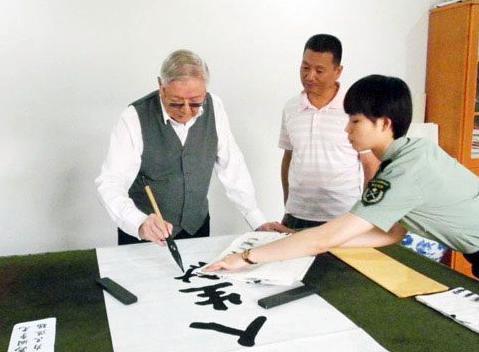 向守志上将次就把十几位副处长提升为处长，为什么没人批评他？