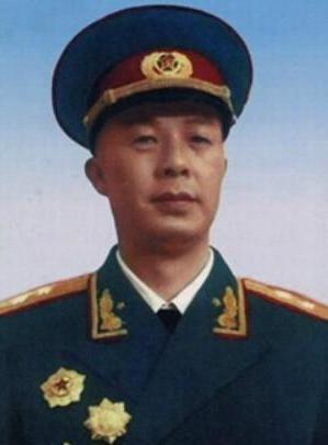 莫文骅按资历该授上将，为什么最后却授了中将？