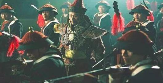 将军茅厕遇见一群蚂蚁,要求立即撤军,后来才知道是为了救将士 将军茅厕遇见一群蚂蚁,要求立即撤军,后来才知道是为了救将士