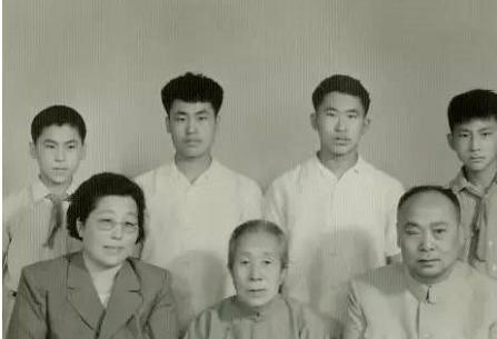 周纯全的子女现在在哪?现状怎么样？