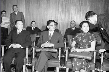 伍修权做出的贡献有哪些 早年的他都经历了哪些事情 伍修权做出的贡献有哪些 早年的他都经历了哪些事情