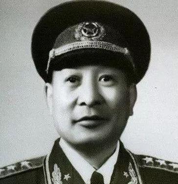 钟期光是谁？他为何能成为上将？