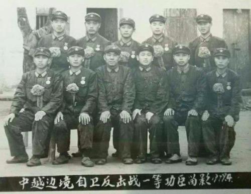 郝修常抗衡十几倍的敌人 为了掩护战友撤退而战死 郝修常抗衡十几倍的敌人 为了掩护战友撤退而战死