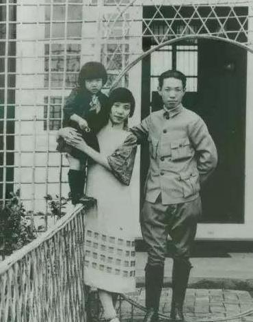 熊式辉飞机失事的伤势如何？只伤踝骨成瘸子，拍马屁却一流