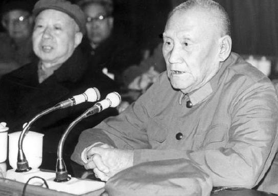 何长工是谁?共和国缔造者之一,可授大将而未授 何长工是谁?共和国缔造者之一,可授大将而未授