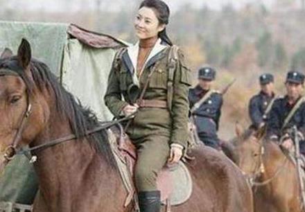 奇俊峰的生平如何?一代蒙古族抗日女英雄,曾被授予中将军衔