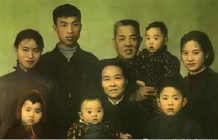 苏振华的私生活如何？他有过几段婚姻？