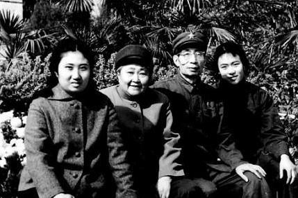 傅钟的子女后代现状如何？现在在哪？
