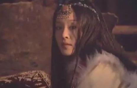 大清朝唯一一个可以用龙袍下葬的女人，也是康熙最疼爱的人。