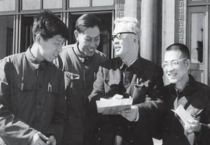 一代伟大数学家陈景润 在成才的道路上都遇到什么样的事情 一代伟大数学家陈景润 在成才的道路上都遇到什么样的事情