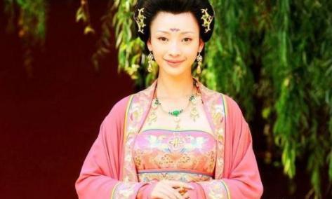 张皇后被太监当面杀死,唐肃宗为什么不救她? 张皇后被<a href=https://www.lishiji.cn/lishi/590/ target=_blank class=infotextkey>太监</a>当面杀死,唐肃宗为什么不救她?