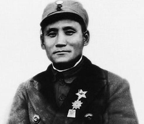 何长工一家30口人为什么会被杀害？堂堂七尺男子汉落下悲痛的泪水