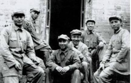 尹先炳明明打仗很猛,为什么会一直是大校军衔? 尹先炳明明打仗很猛,为什么会一直是大校军衔?