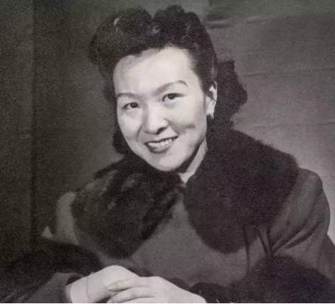 李佩做出的成就分别由哪些 有关于她的个人生活是什么样的