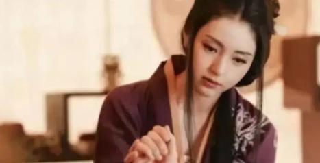 三女侍一夫！龙榻上的曹操之女，斗曹丕、摔玉玺，她才是三国最伟大的女人