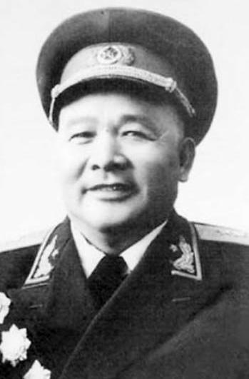 许世友谁都不怕,为什么偏偏对徐海东却十分的尊敬？