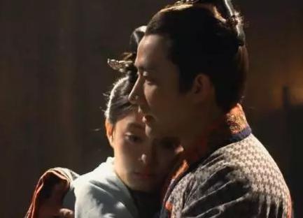 大臣听信谗言，把怀孕妻子送给皇帝，最后全家被杀