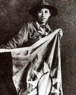 杨惠敏在为800抗日壮士献旗后，还发生了什么事情？