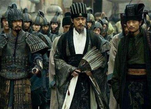 诸葛亮带甲士入殿为什么会成为权臣？原因是什么