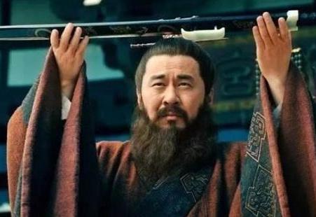 如果董卓篡位成功会怎么样 身为干儿子的吕布有继承的权利吗