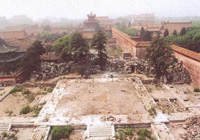 乾隆帝留下无数珍宝，百年之后付之一炬！是溥仪的错吗？