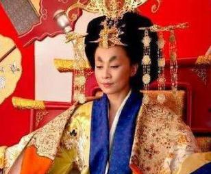 周兴是怎么从小吏一步步变成酷吏的?请君入瓮又是怎么回事? 周兴是怎么从小吏一步步变成酷吏的?请君入瓮又是怎么回事?