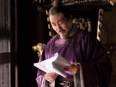 此人被举报要谋反，皇帝完全不怪罪他，还送嫔妃伺候他