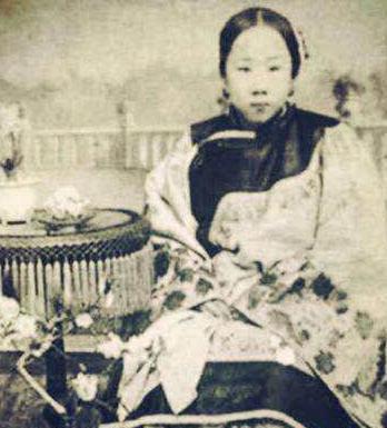 赛金花经历了哪些事情？清末是救国侠女，民国却靠接济为生