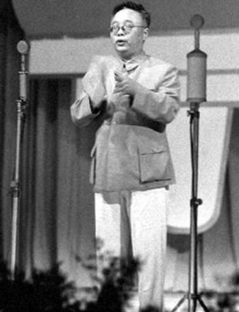 何其芳的作品有何特色?简介其人物轶事及评价 何其芳的作品有何特色?简介其人物轶事及评价