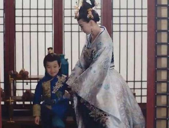 皇妃把儿子送给皇后，最后儿子当上了皇帝