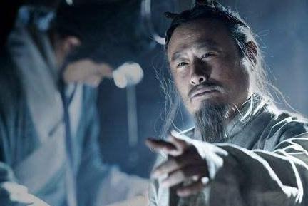 李斯手握大权又是丞相 为什么斗不过一个太监呢