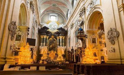 关于文艺复兴的两位人物 多那太罗与南尼迪班科的信息有多少