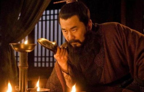 曹操为什么一定要杀孔融？只因他“嘴贱”吗