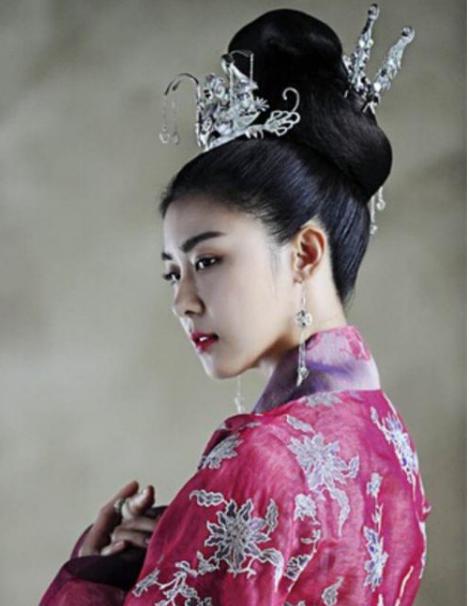 皇帝把贡女立为皇后，此女最后成亡国皇后