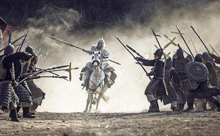 赵云长坂坡单骑护主真实情况是什么样的 他真的能在百万敌军中来去自如吗