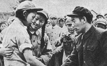 平凡又传奇的人生:杨玉华的晚年生活如何? 平凡又传奇的<a href=https://www.lishiji.cn/lishi/8344/ target=_blank class=infotextkey>人生</a>:杨玉华的<a href=https://www.lishiji.cn/lishi/9709/ target=_blank class=infotextkey>晚年</a>生活如何?