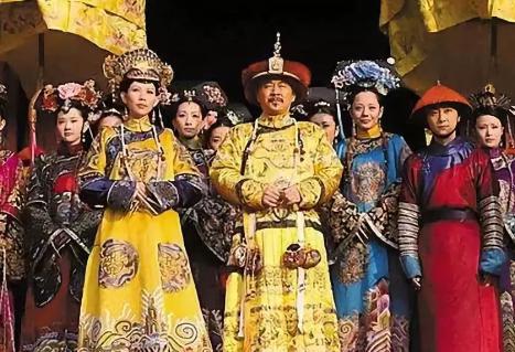 <a href=https://www.lishiji.cn/lishi/612/ target=_blank class=infotextkey>清代</a>的<a href=https://www.lishiji.cn/lishi/5152/ target=_blank class=infotextkey>龙</a>袍到底是怎么做出来的，值多少钱？