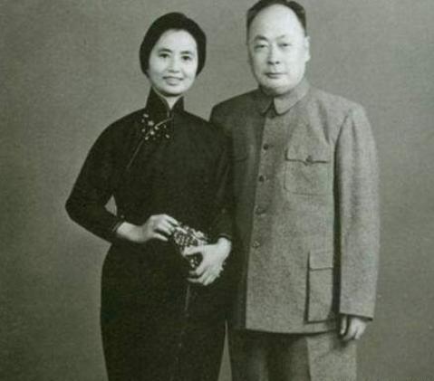 陈毅元帅的悲情婚恋：首任妻子为他殉情，第二任妻子失踪后与他人结婚