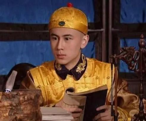 顺治临终前，孝庄连夜召回一人，康熙才能稳坐江山60年 ！