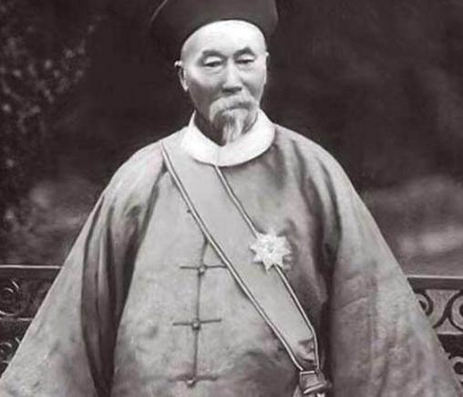 曾国藩左宗棠李鸿章都是“中堂大人”,谁的地位最高? 曾国藩左宗棠李鸿章都是“中堂大人”,谁的地位最高?
