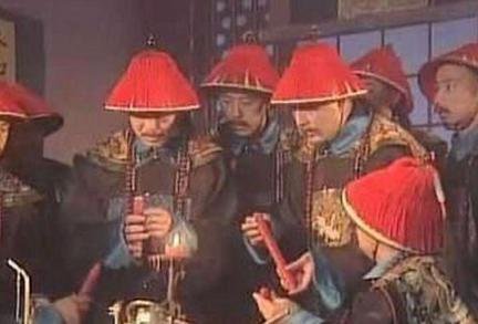 周培公死前向康熙献了什么图？周培公为何被贬？