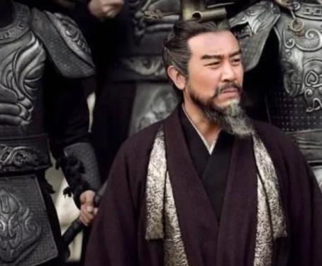 贾诩是怎么改变东汉的历史脚步的 没有他就没有后来的三国 贾诩是怎么改变东汉的历史脚步的 没有他就没有后来的三国