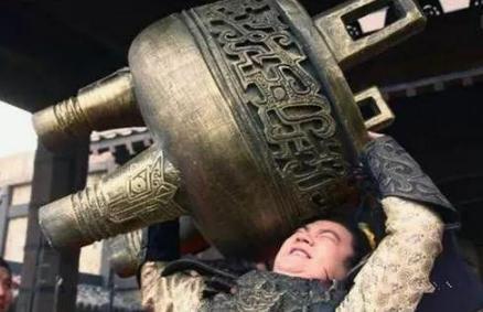 秦武王嬴荡因举顶而死，真的头脑简单四肢发达吗？