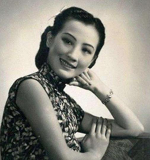 她是民国时期曾风靡歌坛的绝代佳人,生下孩子却没人要 她是民国时期曾风靡歌坛的绝代佳人,生下孩子却没人要