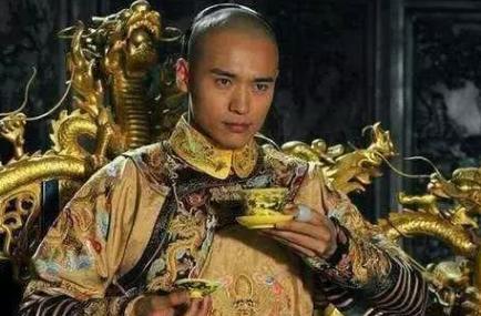 顺治临终前，孝庄连夜召回一人，康熙才能稳坐江山60年 ！