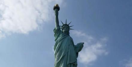 美国自由<a href=https://www.lishiji.cn/lishi/1745/ target=_blank class=infotextkey>女神</a>像差点倒塌是怎么回事 是什么原因导致的