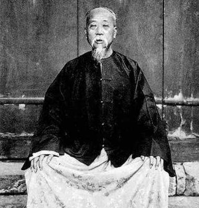 安德海私自出京冒充钦差中的情况怎么样？有多少人被处死刑或被发配