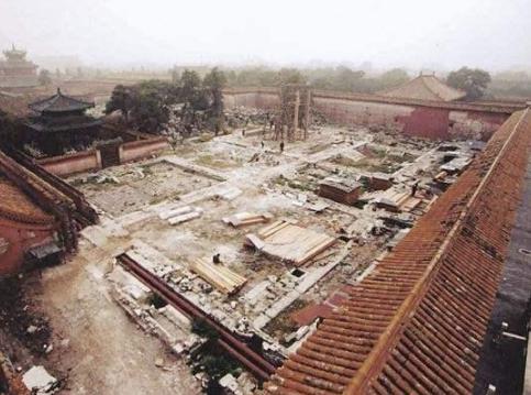 乾隆帝留下无数珍宝，百年之后付之一炬！是溥仪的错吗？