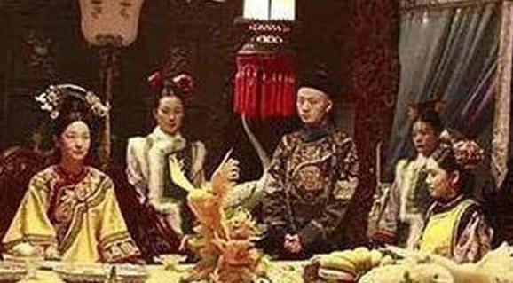 太监小德张天天让4个老婆做些什么让人恶心的事? 太监小德张天天让4个老婆做些什么让人恶心的事?