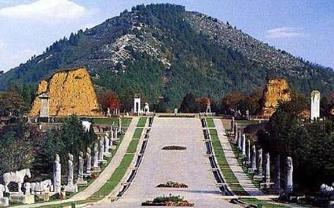 <a href=https://www.lishiji.cn/lishi/1666/ target=_blank class=infotextkey>揭秘</a>:乾陵地宫的入口为什么是一条条规整的石路？